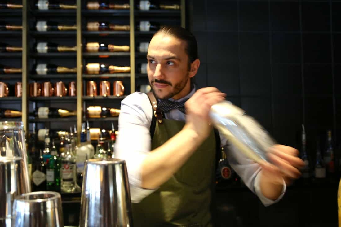 bar-eclectic-paris-15-barman
