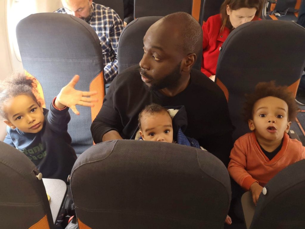 avion-avec-des-enfant-activites