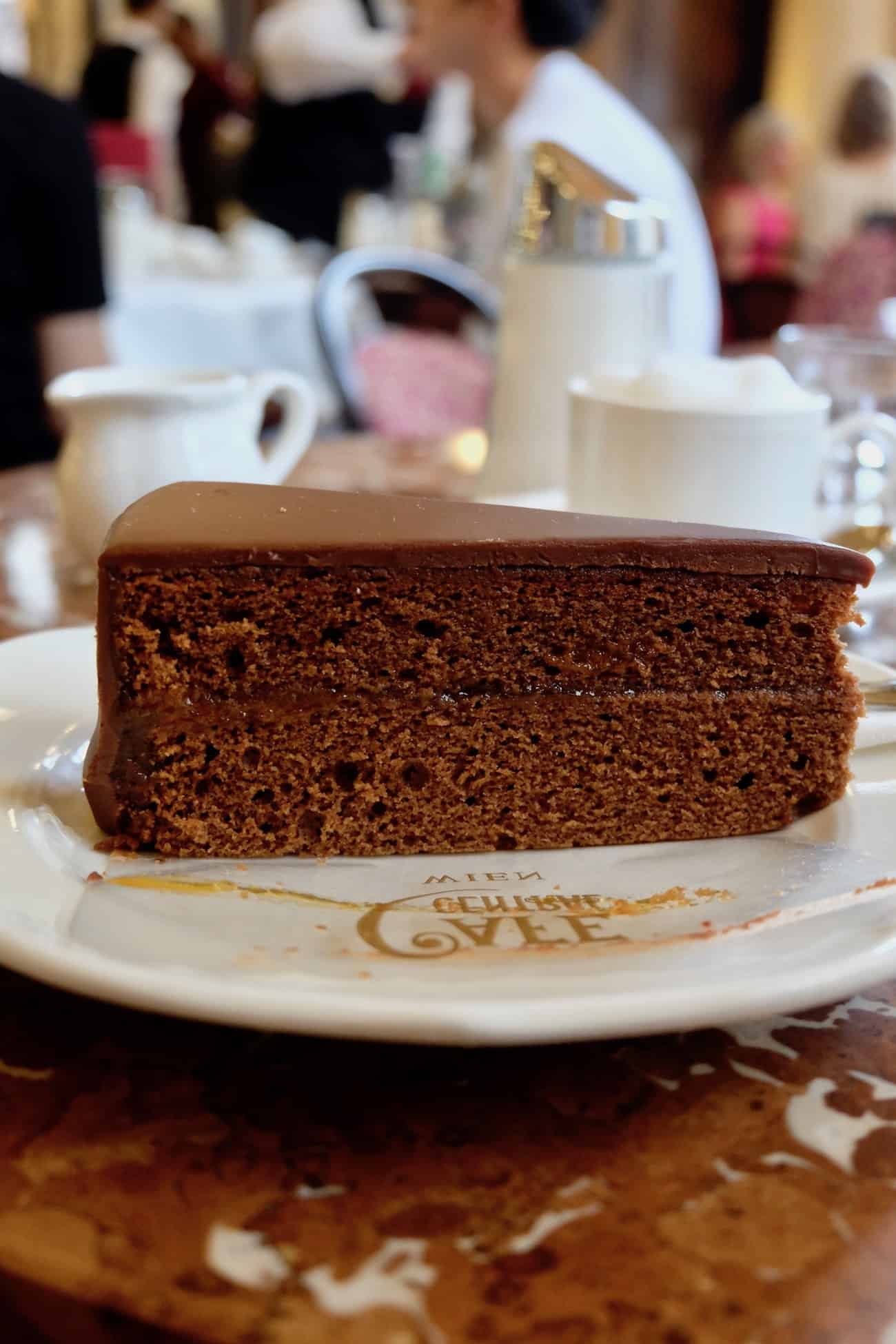 city-guide-vienna-chocolat-sacher-torte