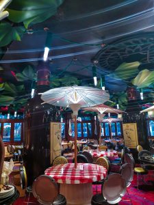 chez-remy-restaurant-ratatouille-disneyland-paris-19