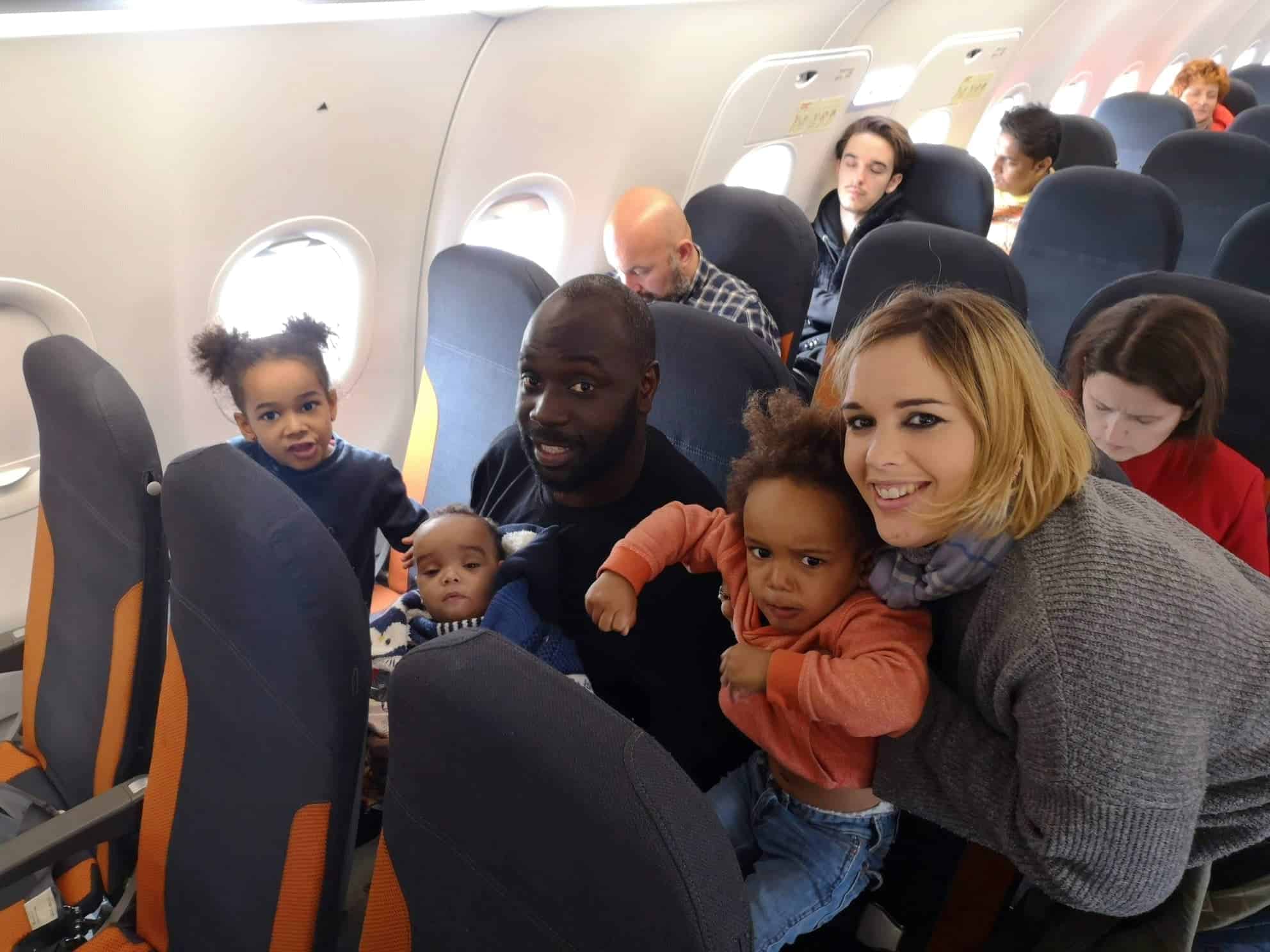 Qu'emporter en avion pour un trajet avec des enfants ? - Parisianavores -  Blog Lifestyle / Food / Voyage / Kids